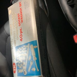 I am selling some vintage tools and I am trying to get rid of em